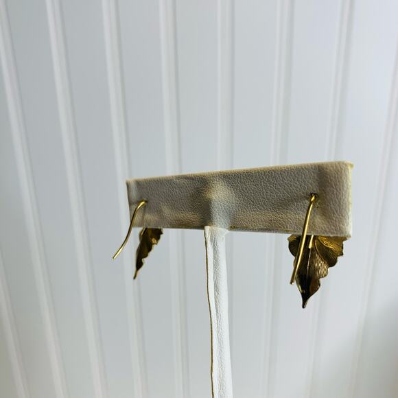 Vintage Gold Leaf Hook Back Earrings 3/4" x .5" - Picture 3 of 4